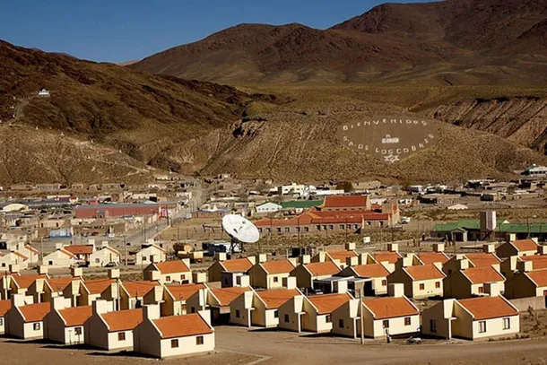 Paisaje de San Antonio de los Cobres con el Viaducto La Polvorilla