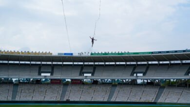 Imagen de un atleta de slackline en acción