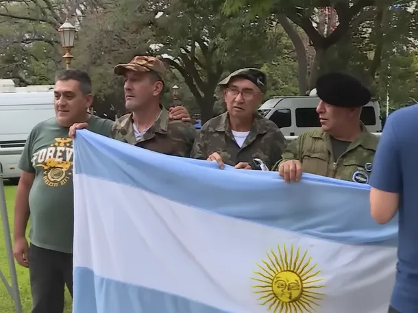 Imagen de veteranos de Malvinas durante un acto conmemorativo