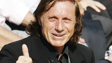 Guillermo Vilas sonriendo con su familia en una celebración de Pascuas