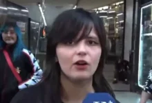 Una joven busca a su novio infiel en la cola de Miniso