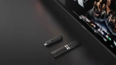 Imagen del Xiaomi TV Stick HD conectado a un televisor