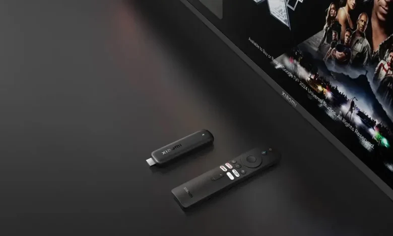 Imagen del Xiaomi TV Stick HD conectado a un televisor
