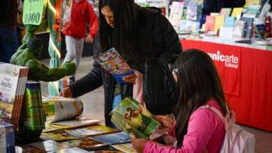 Imagen de la Feria Infantil del Libro Córdoba, con niños y artistas disfrutando de actividades culturales