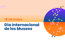 Imagen de una familia visitando un museo