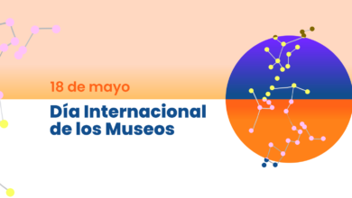 Imagen de una familia visitando un museo