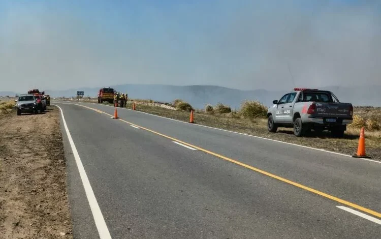 Imagen del Camino de las Altas Cumbres con señalización de corte total