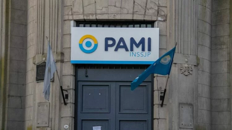 Imagen de una persona mayor con problemas de visión