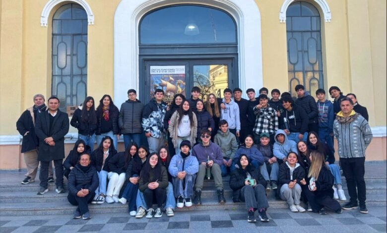 Jóvenes visitando un museo en Córdoba como parte del programa 'Soy Cordobés'