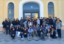 Jóvenes explorando la ciudad de Córdoba