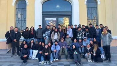 Jóvenes explorando la ciudad de Córdoba