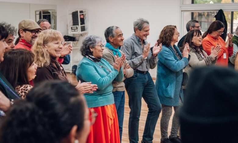 Imagen de la jornada de apertura del programa BIEN-ESTAR con personas mayores participando en actividades