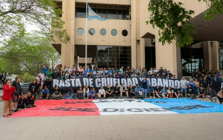 Imagen de transportistas de discapacidad en Córdoba en lucha por la supervivencia