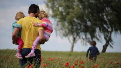 Padre y hijo pasando tiempo juntos
