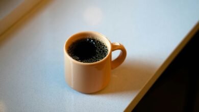 Taza de café sobre una mesa