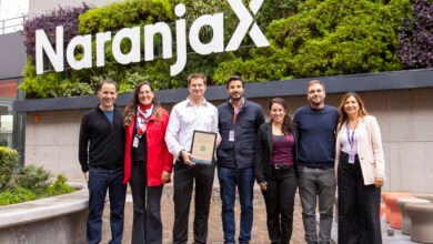 Entrega del certificado de Registro de Huella de Carbono a Naranja X