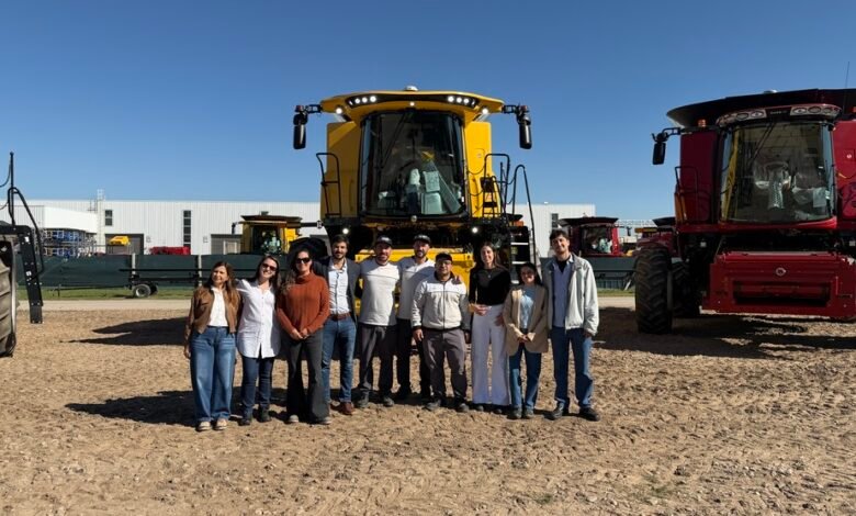 Imagen de la entrega del certificado de Registro de Huella de Carbono a CNH Argentina