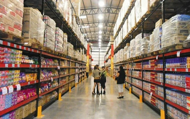 Imagen de una tienda con descuentos y promociones