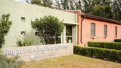 Familia conectando el gas natural en su vivienda en Charras