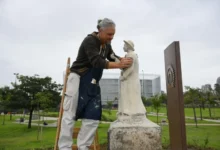 La estatua del Cura Gaucho en el Parque del Bicentenario, Córdoba