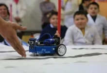 Imagen de estudiantes trabajando en una Tecnoteca Municipal CREA