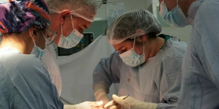 Imagen de un equipo médico en el Hospital Municipal de Urgencias