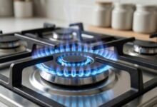 Imagen de una familia segura en su hogar con calefacción adecuada