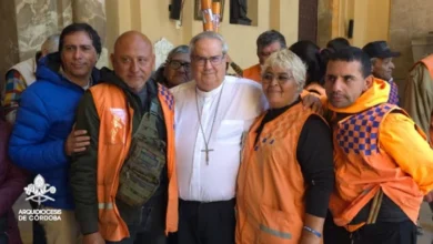 Monseñor Rossi recibe a los "naranjitas" en la Catedral