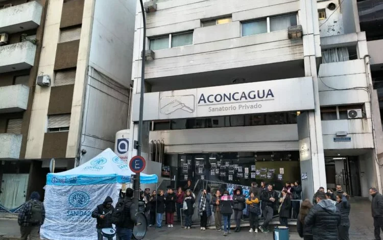 Trabajadores de la salud en paro en Sanatorios de Córdoba