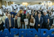 Voluntarios universitarios en una sesión de capacitación