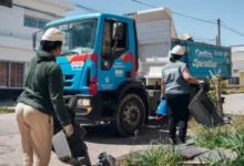 Operativo de descacharreo en un barrio de Córdoba