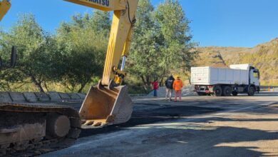 Imagen del Camino de Altas Cumbres con trabajos de protección en curso