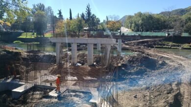 Imagen del nuevo puente en construcción sobre el río Santa Rosa