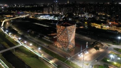 Edificios públicos de Córdoba iluminados de amarillo
