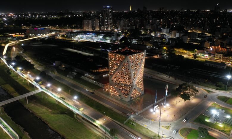 Edificios públicos de Córdoba iluminados de amarillo