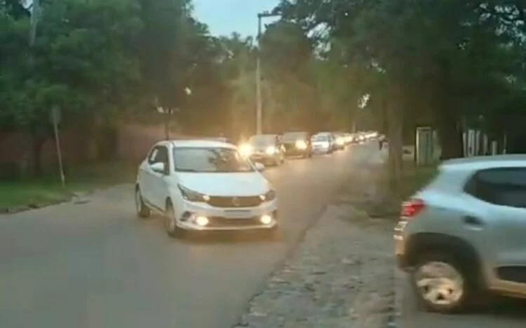 Imagen de la caravana de vecinos y comerciantes en Villa Allende