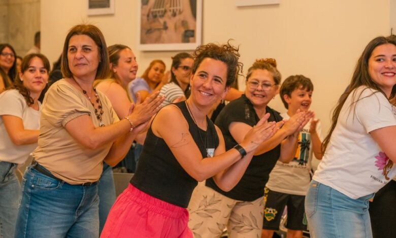 Docentes de Educación Física participando en un Club de Lectura