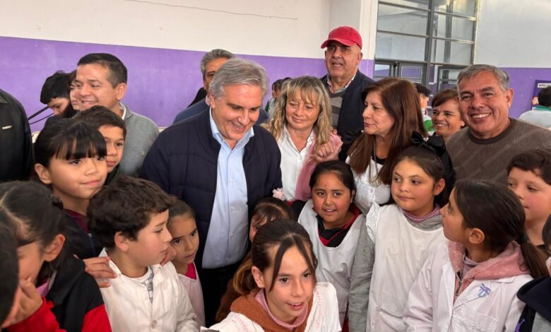 Gobernador Llaryora en el departamento Minas