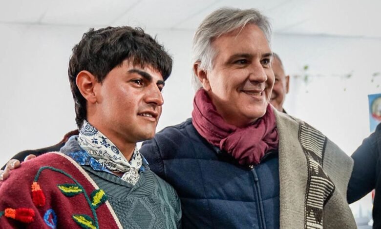 El gobernador Martín Llaryora durante su recorrida por localidades del departamento Pocho