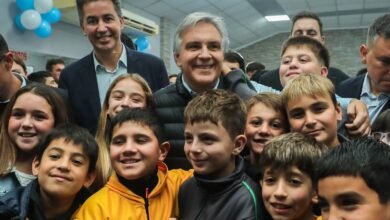 Gobernador Martín Llaryora en su recorrida por San Justo