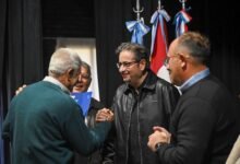 Familias del oeste cordobés celebran la entrega de escrituras de sus viviendas
