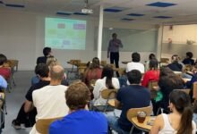 Estudiantes de medicina durante una capacitación sobre procuración de órganos y tejidos para trasplante