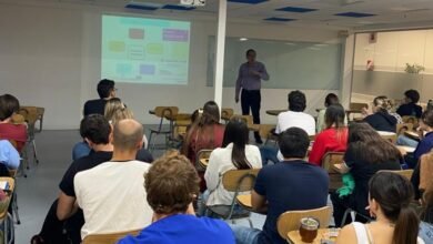 Estudiantes de medicina durante una capacitación sobre procuración de órganos y tejidos para trasplante