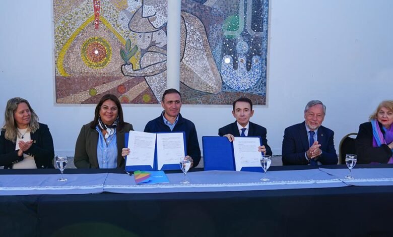 Firma del convenio para el Programa PUEDE