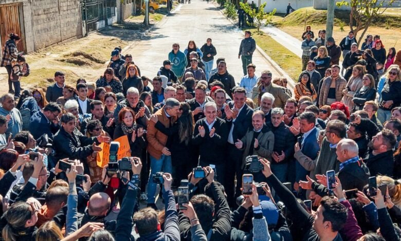 Inauguración de obras de pavimento y cloacas en barrio El Quebracho