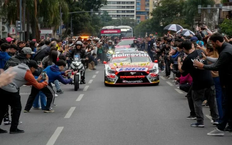 Imagen de la presentación oficial del Turismo Carretera en el Buen Pastor