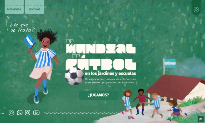 Imagen de estudiantes y docentes trabajando juntos con material hipermedial sobre el Mundial de fútbol