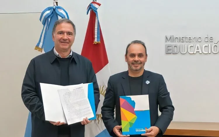 Estudiantes de Córdoba participando en pasantías y prácticas educativas