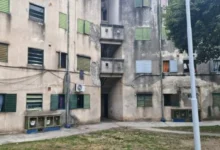 Barrio SEP con torres en espera de reparación