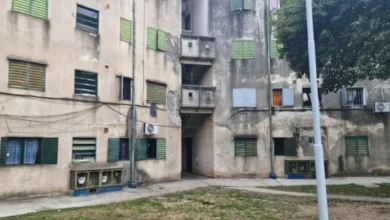 Barrio SEP con torres en espera de reparación